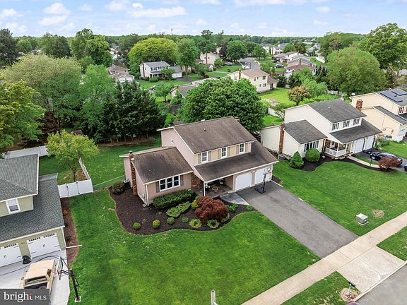 5th image of 1049 Estates Blvd