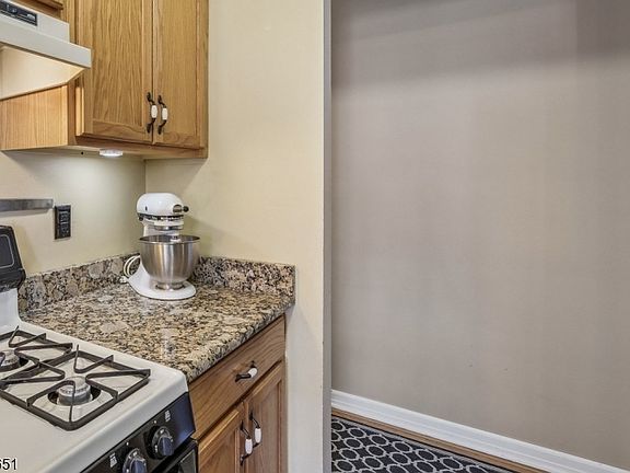 5th image of 241 E Main St #2B