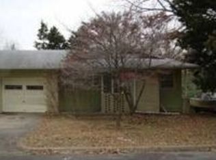906 S 13th Pl, Rogers, AR 72758