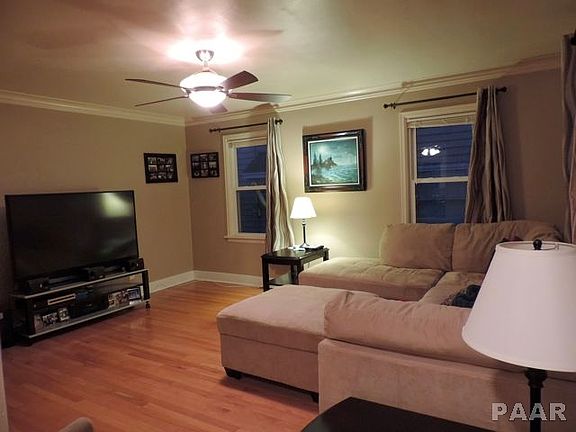3rd image of 1102 E Fairoaks Ave