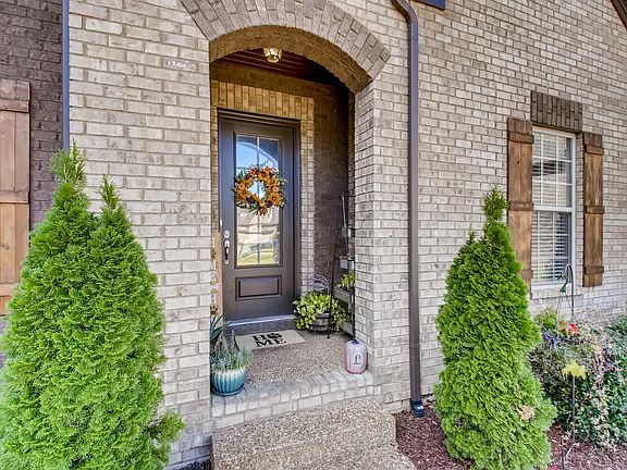 4th image of 1076 McLaughlin Ct