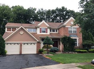 11 Dorchester Ct, Matawan, NJ 07747