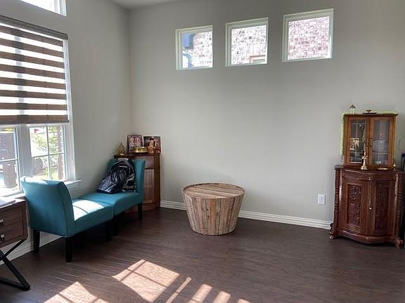 4th image of 7101 Royal View Dr