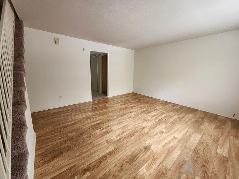 4120 Maple Terrace Ln — Photo 3