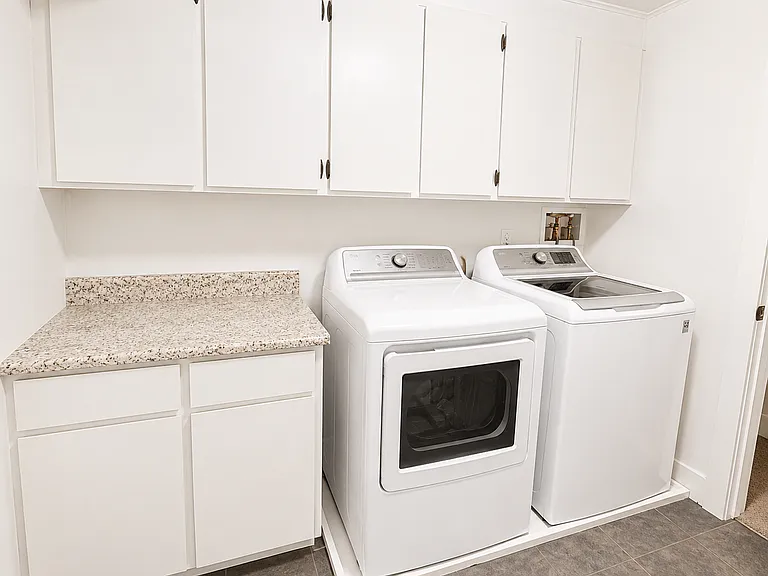625 N Main St — Photo 13