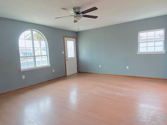 2nd image of 1404 La Casa Dr