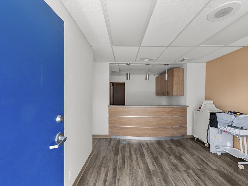 1st image of 8719 Woodley Ave Suite B