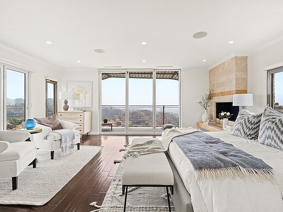 4th image of 6960 Pacific View Dr