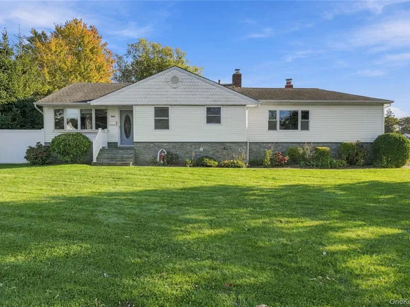 564 Middle Street, North Babylon, NY 11703