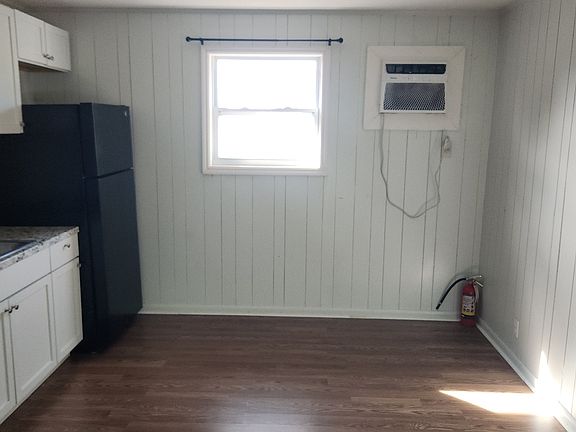 5th image of 240 S Magnolia St #240