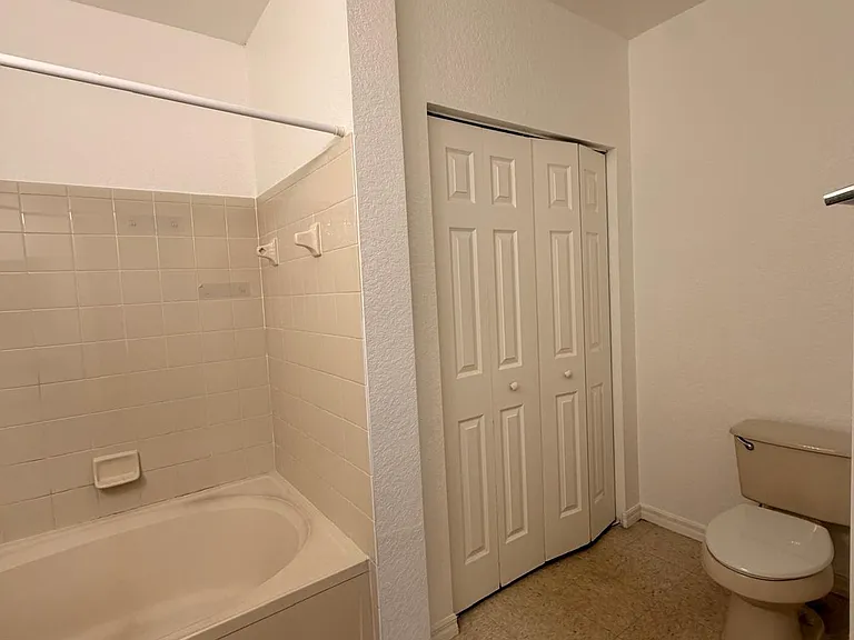 2705 Belmont Ln #2705 — Photo 3