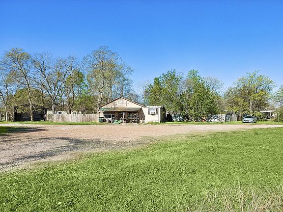 5th image of 805 Frydek Rd