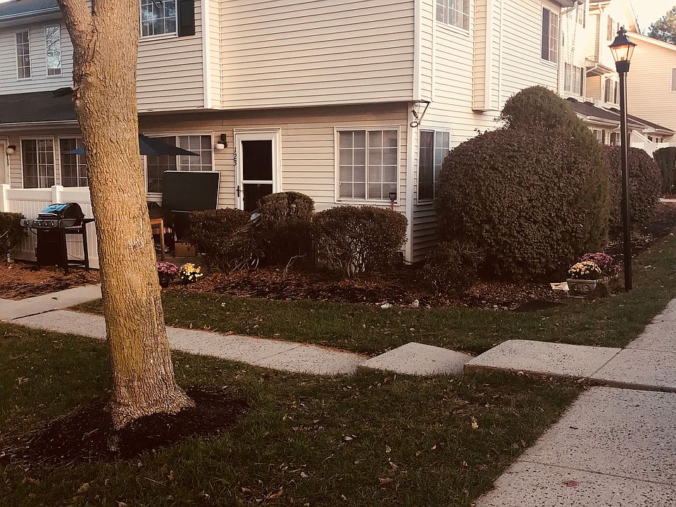 2nd image of 123 Cortland Ln