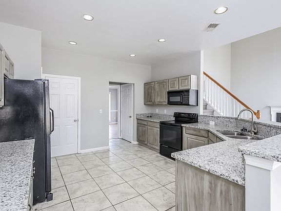 4th image of 311 S Orchard Farms Ave