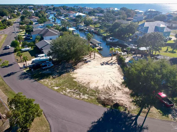 3323 Circle Dr, Gulf Breeze, FL 32563