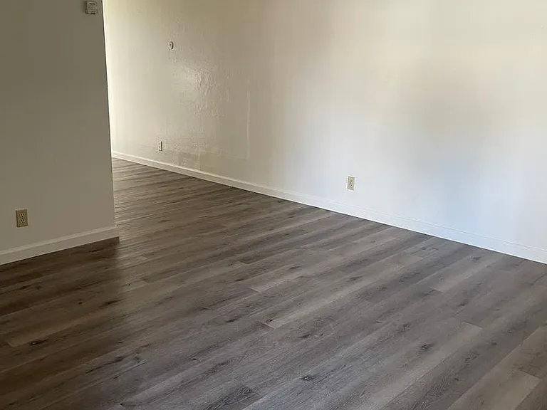 Dixon Townhouse — Photo 64