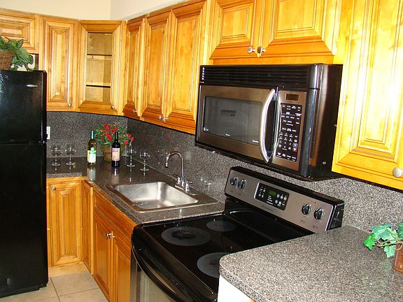 3rd image of 1931 NE 51st St APT 15