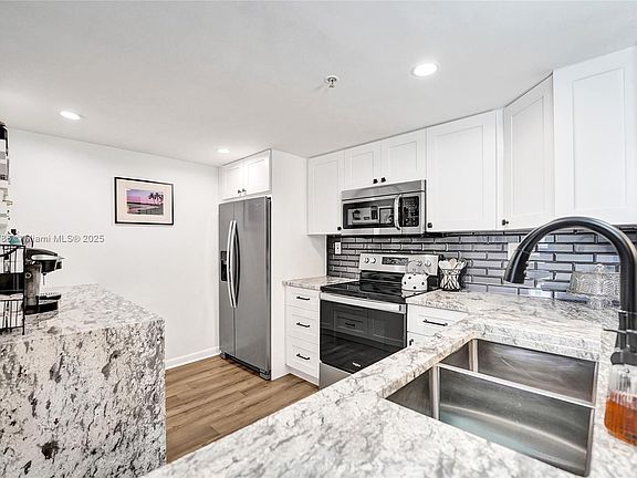 3rd image of 520 SE 5th Ave APT 1302