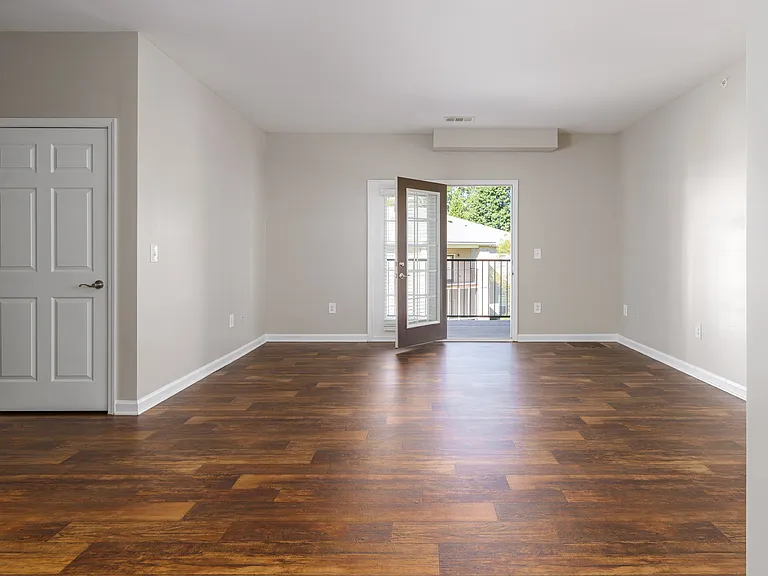 Marshall Square Apartments — Photo 5