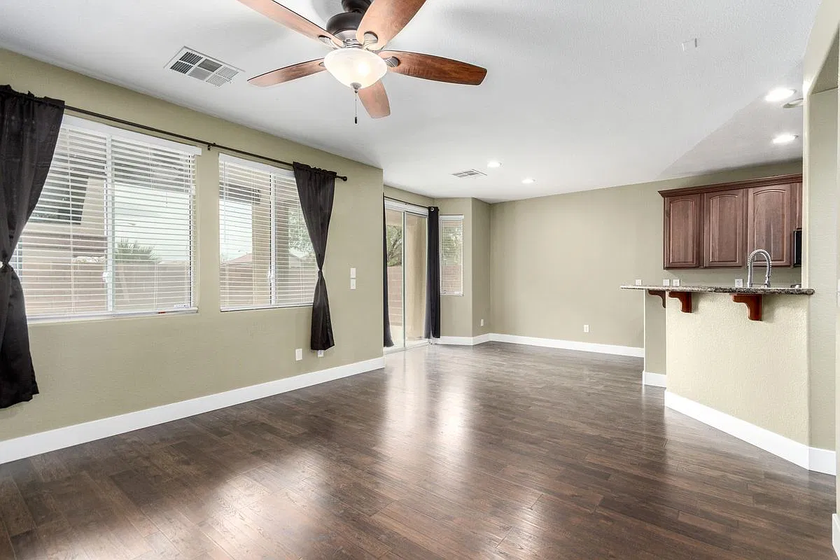 4 bed, 2.5 bath, 1829 sqft, $2,795 — Photo 4