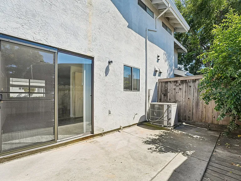 43-web-or-mls-403-425 Junction Ave 109A-S1807-039