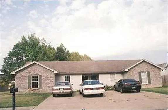 2553 Hickoryvale Dr — Photo 1