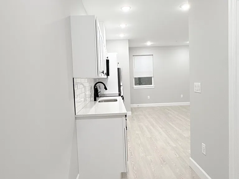 168-170 Fair St #10 — Photo 4