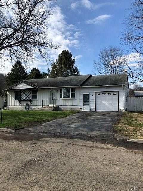 1st image of 4 Sheridan Dr