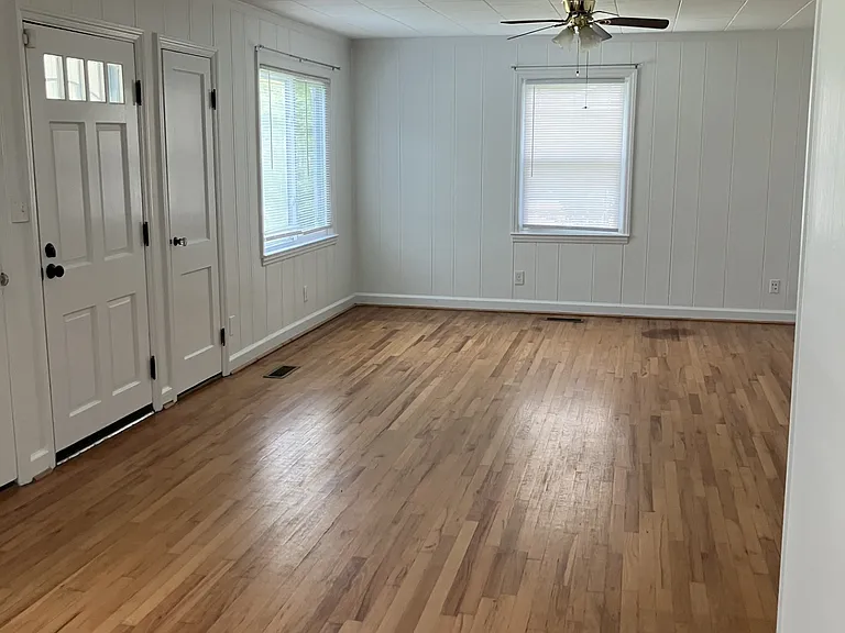 6836 Robin Dr — Photo 16