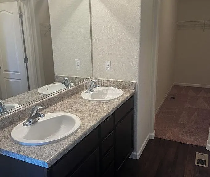 1437 Kansas Ave — Photo 11