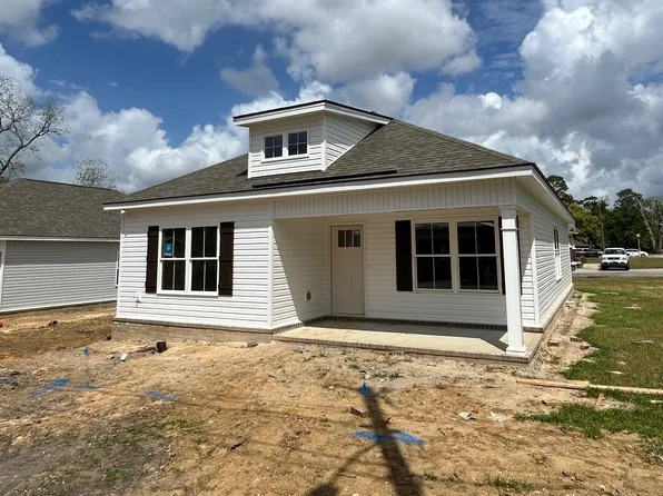 2 Roundtree St, Statesboro, GA 30458