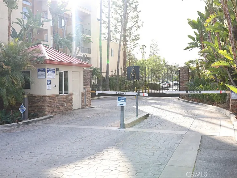 5510 Owensmouth Ave #213 — Photo 6