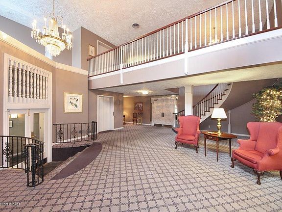 4th image of 1602 Gardiner Ln APT 126