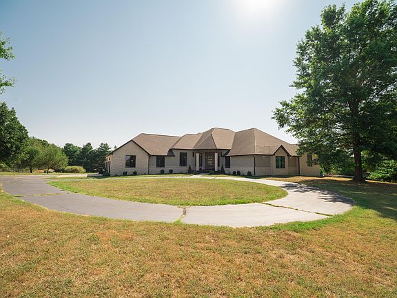 2nd image of 700 N Farm Road 193