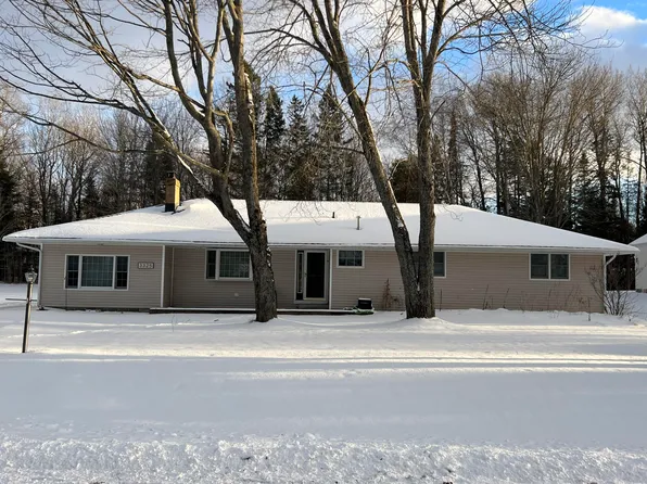 3325 Lakeshore Dr, Sault Sainte Marie, MI 49783