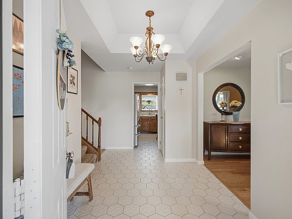 4th image of 10 Canterbury Ct