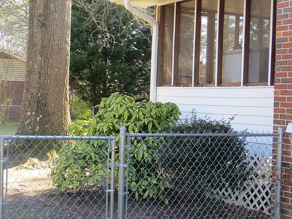Side view backscreened porch