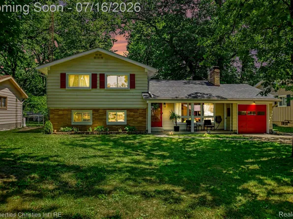 3304 Riverside Dr, Port Huron, MI 48060