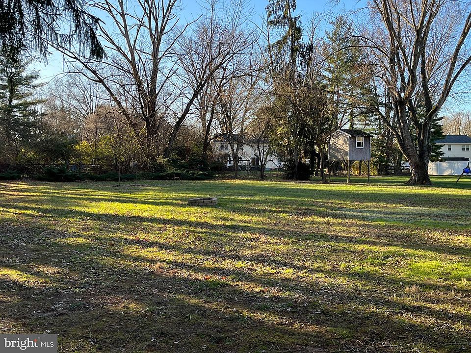 2nd image of 3 Yorktown Ct