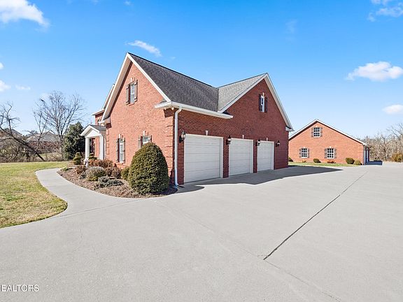 3rd image of 7042 Summer Oak Ln