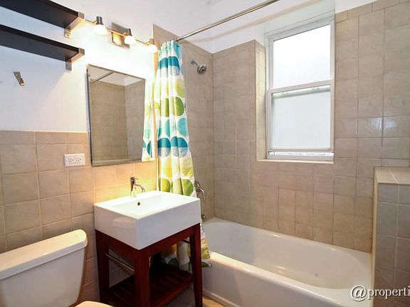 5th image of 6508 N Greenview Ave