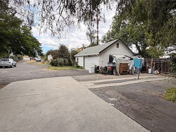 3rd image of 8805 E Live Oak St