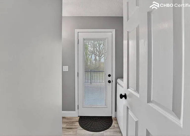 2136 Collins St — Photo 11
