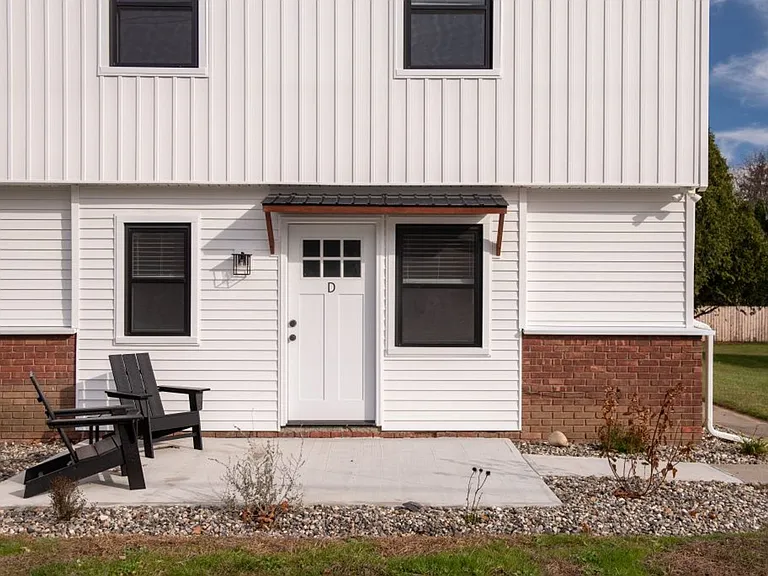 6-14 Kirby Rd — Photo 21