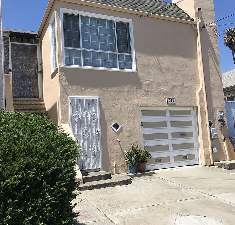 1st image of 284 Oriente St