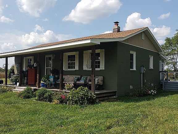 4th image of 697 Meades Ln