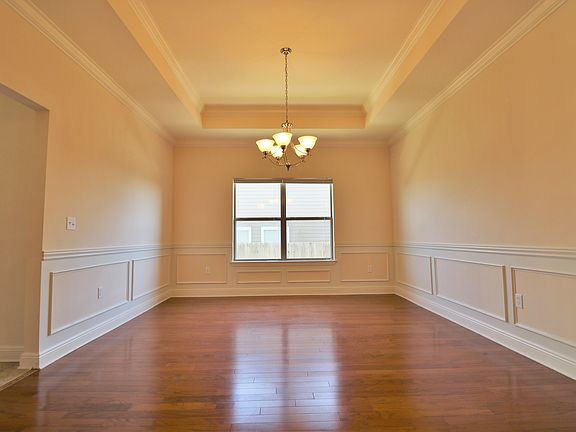 3rd image of 136 Crab Apple Ave