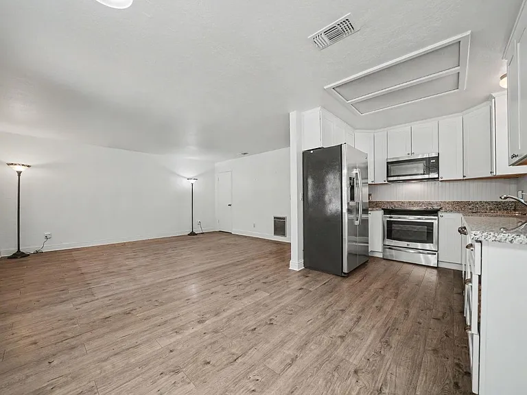16932 McKenzie Dr — Photo 5