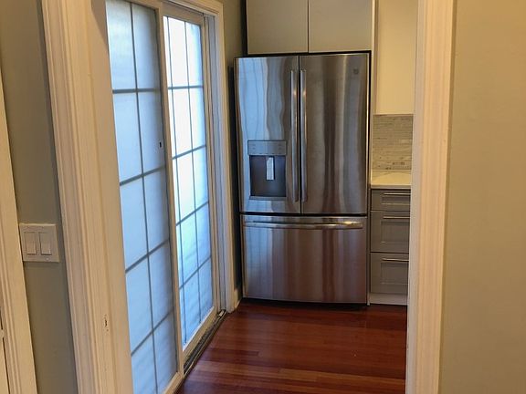 5th image of 1032 W Monroe St