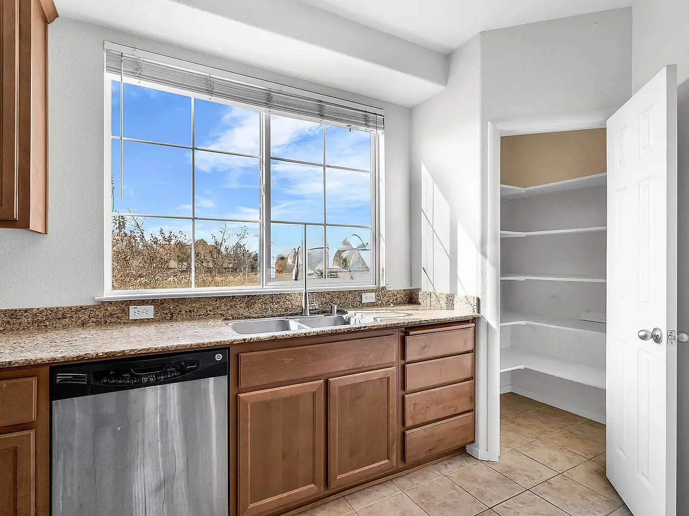 2 bed, 2.5 bath, 1114 sqft, $2,550 — Photo 2
